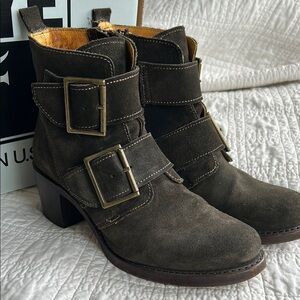 Frye Sabrina Dark Mossy Brown Suede Ankle Boots, Size 10